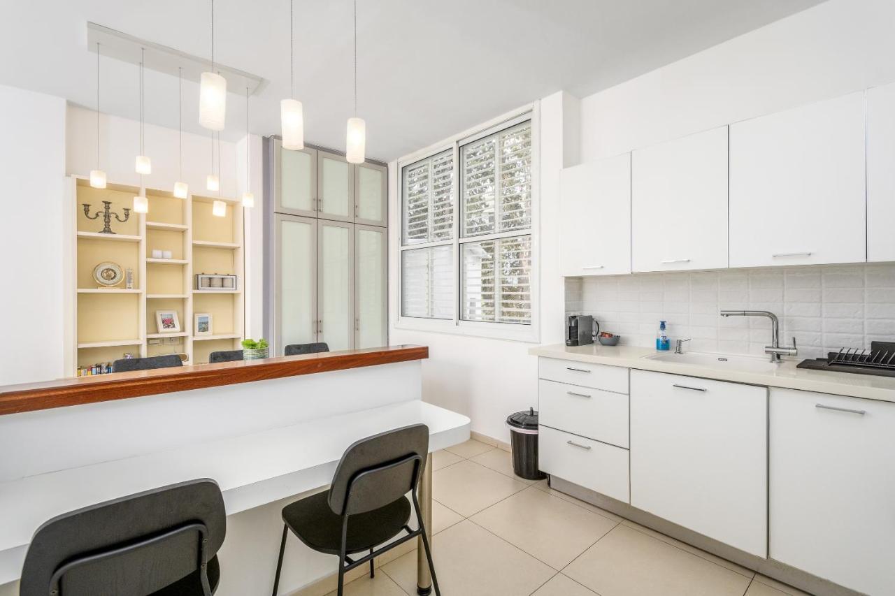 Port Area - Spacious 2 Bdr Close To The Port Apartment *